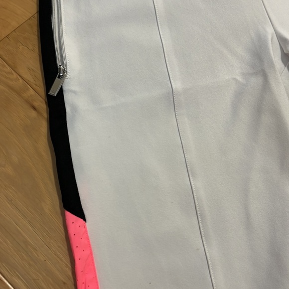 🏌🏻‍♀️ Ladies striped golf shorts - Picture 2 of 7